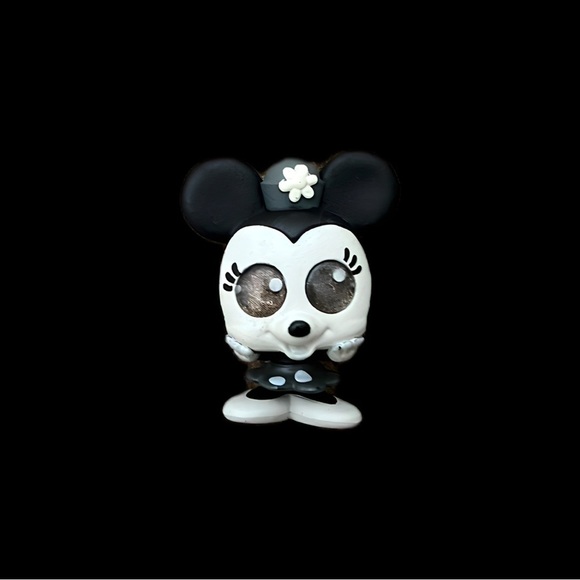 Disney Doorables: Series 6 Limited Edition Figurine – Black & White Minnie Mouse - Picture 1 of 4